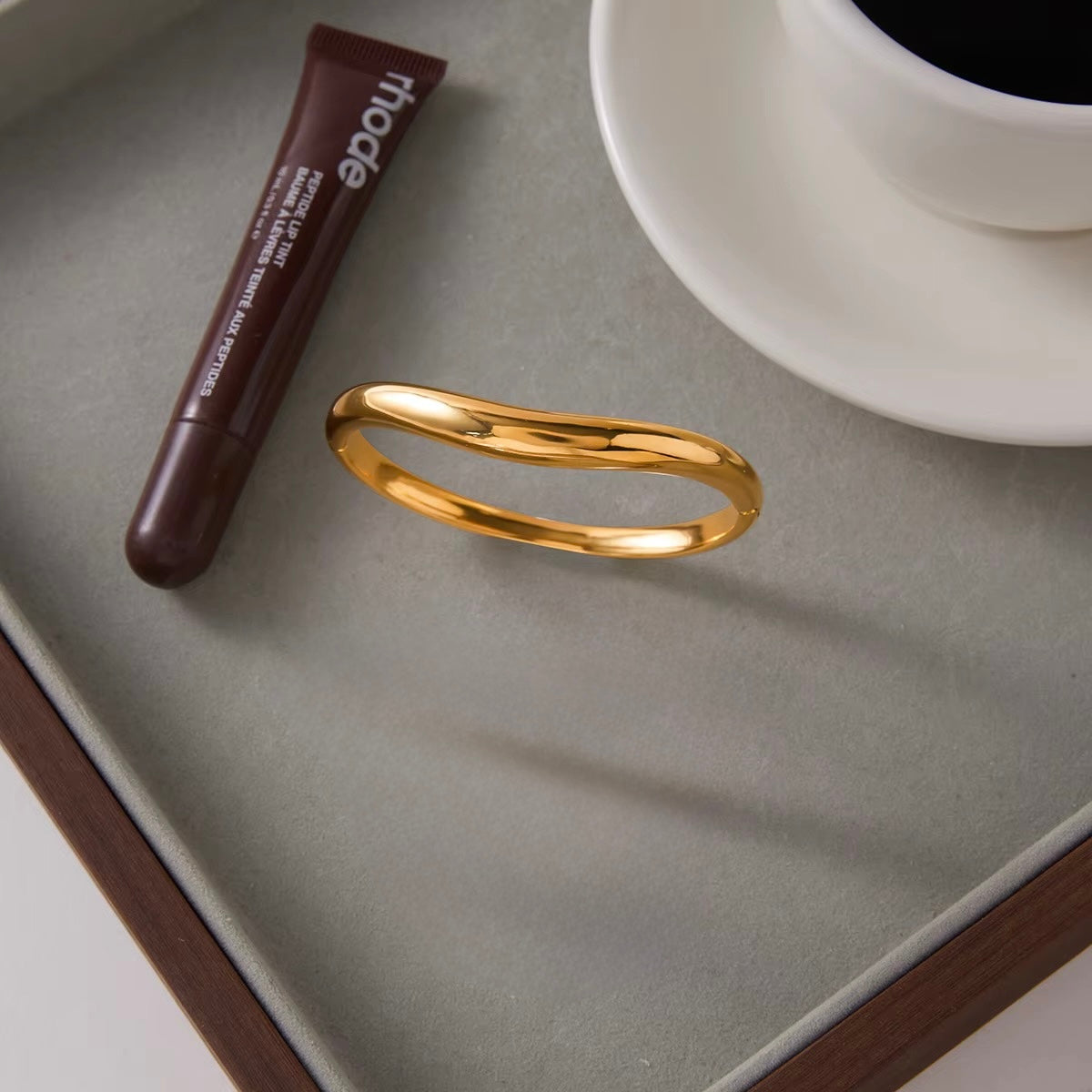 Vera Contour Wave Bangle